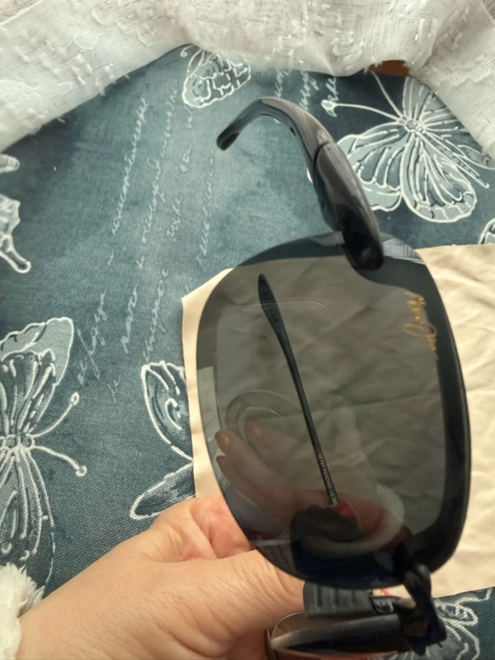 Maui Jim sport Black sunglasses cloth and Embossed Logo Sunglass Case with clip